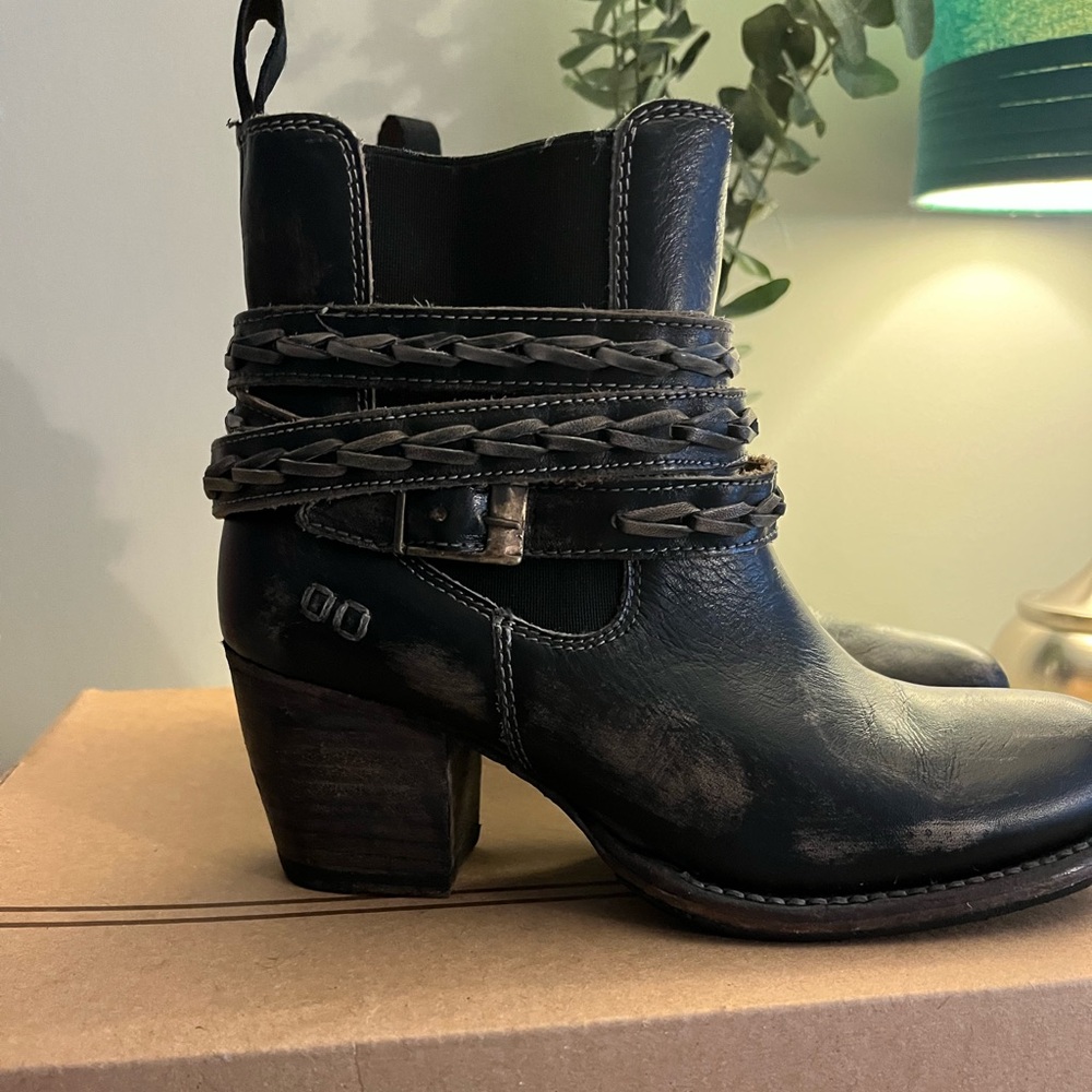 Distressed black Bed Stu boots. Great condition!